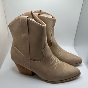 CUSHIONAIRE Women's Rocky Western boot with stitch detailing and Memory Foam pad